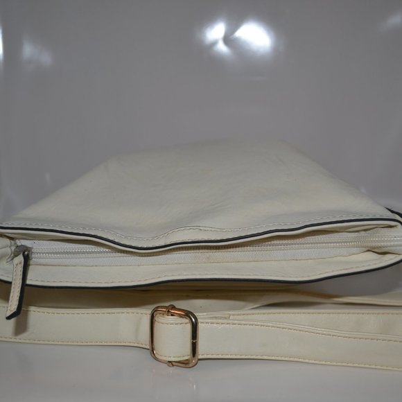 G>H Bass & Co. Purse - Picture 5 of 9